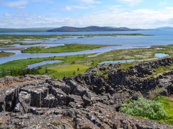 NP Þingvellir uvnitř riftového údolí, které leží na hranici tektonických desek