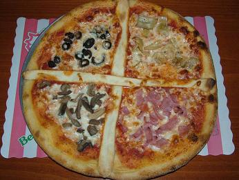 Každá čtvrtina pizzy Quattro staggioni obsahuje rozdílnou přísadu