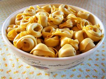 Tortellini jsou těstoviny ve tvaru prstenu plněné masem či sýrem