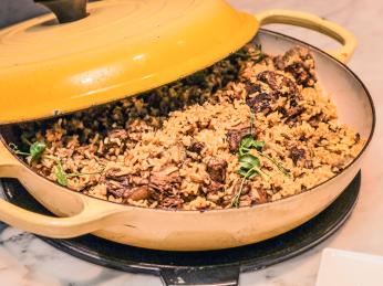 Pálivý pokrm breyani z masa a rýže má původ v Indii