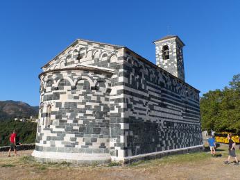 Pozdně románský pisánský kostel San Michele de Murato