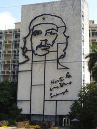 Podobizna Che Guevary na náměstí Revoluce