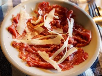 Carne salada je hovězí maso nakládané v&nbsp;soli a&nbsp;bylinkách