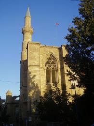 Kdysi to býval chrám Agia Sofia, dnes je to mešita Selimyie
