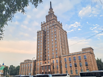 Akademie věd připomíná monumentální stalinské budovy v Moskvě