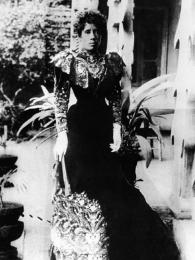 Královna Ranavalona III. ve vyhnanství v Alžírsku, kolem roku 1899