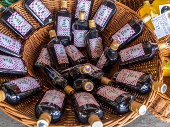 Likéry jako např. třešňová ginja patří k&nbsp;oblíbeným suvenýrům z&nbsp;Madeiry