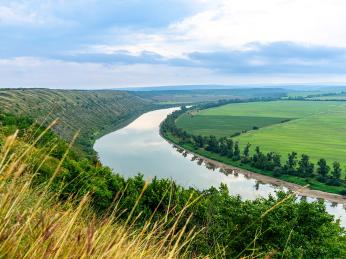 Řeka Dněstr tvoří značnou část moldavsko-ukrajinské hranice