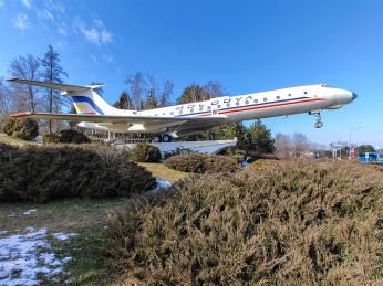 Tupolev Tu-134 sloužící jako pomník před kišiněvským letištěm