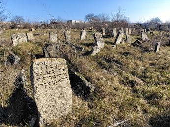 V Dubossarech se nachází jeden z&nbsp;největších židovských hřbitovů Moldavska