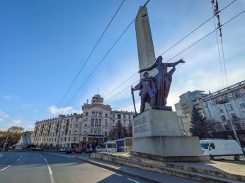 Ikonický hotel Chișinău z&nbsp;50. let a&nbsp;památník padlým v&nbsp;druhé světové válce 
