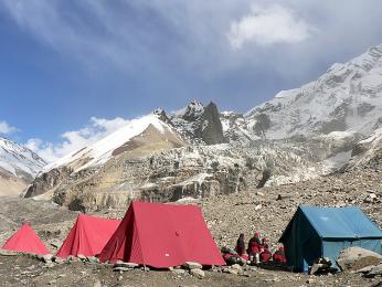 Na většinu treků nepotřebujete stan, ale pokud půjdete např. k Dhaulagiri, pak ano