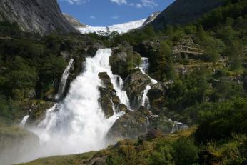 Vodopád pod ledovcem Briksdalsbreen