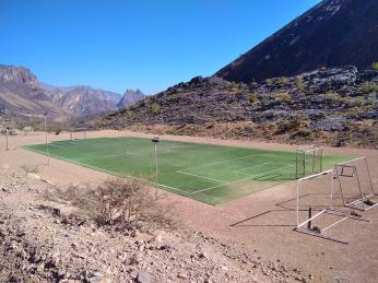 Fotbalové hřiště u vesnice Bilat Sajíd
