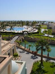 Hotelové komplexy v Ománu lákají k odpočinkové dovolené