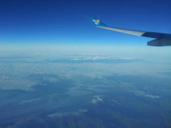 Nad mraky na palubě letadla státní společnosti Oman Air