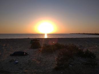 Východ slunce na pláži u Šaná
