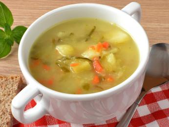 Kyselé okurky se v Polsku přidávají i do polévky zupa ogórkowa