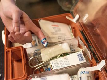Náplasti a obvazy jsou nedílnou součástí cestovní lékárničky