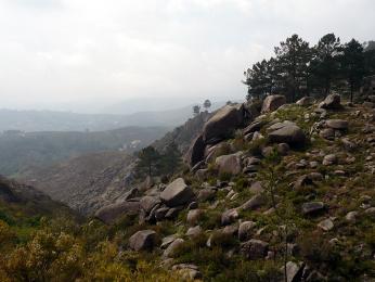 Tisíce kamenů a kamínků v parku Peneda-Gerês