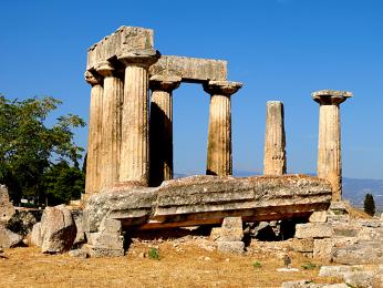 Pozůstatky Apollónova chrámu v Korintu