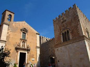 Palazzo Corvaia – středověký palác původně postavený Araby