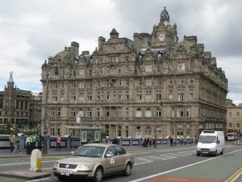 Pětihvězdičkový Balmoral Hotel v Edinburghu