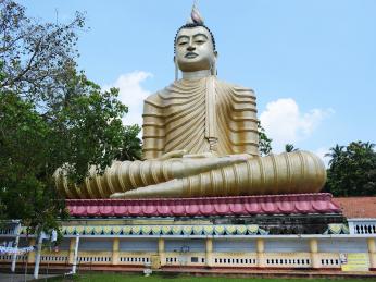 Chrám v Dickwelle s padesátimetrovým Buddhou