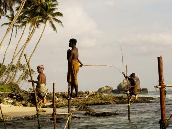 Rybáři na kůlech v Koggale jsou dnes především turistickou atrakcí