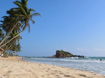 Pláž v Mirisse patří k nejoblíbenějším na Srí Lance