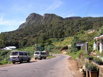 Silnice jsou na Srí Lance rozděleny do tří kategorií
