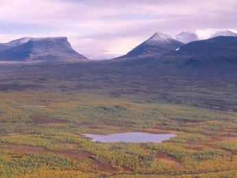 Národní park Abisko (výhled z Björkliden na masiv Lapporten)