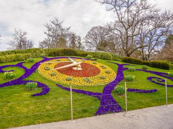 Ženevská Jardin Anglais s květinovými hodinami