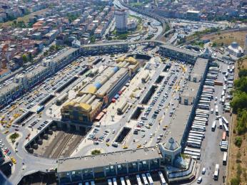 Obří istanbulské hlavní autobusové nádraží Esenler Otogari