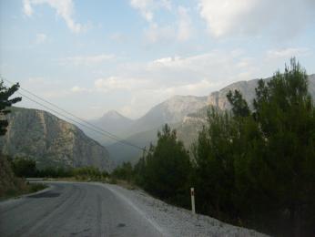 Horská silnička v pohoří Bolkar Toros
