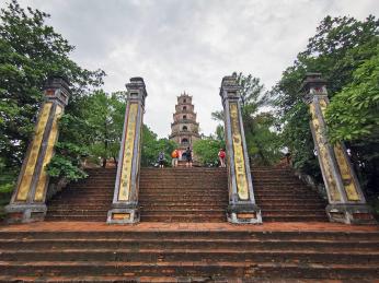 Pagoda „Vládkyně nebes“ postavená v roce 1844 za vlády císaře Thieu Tri