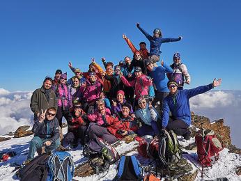 Skupinové foto po zdolání vrcholu Veleta (3 396 m)