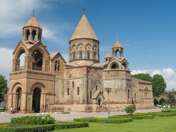 Hlavní katedrála Arménské apoštolské církve v jejím sídle v Ečmiadzinu