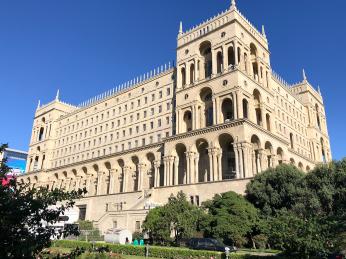 Budova vlády v hlavním městě Ázerbájdžánu Baku