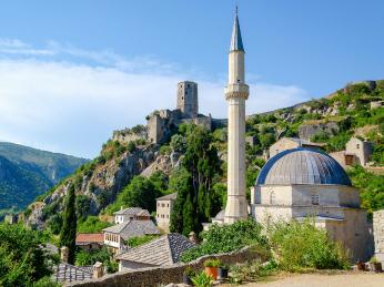 Mešita Hadži Aliho a středověký hrad v Počitelji