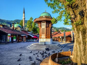 Stará turecká část města Baščaršija v Sarajevu
