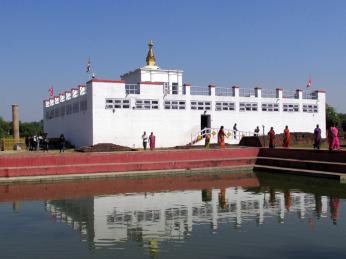 V Lumbini, rodném místě Buddhy, se nachází ruiny chrámu Buddhovy matky