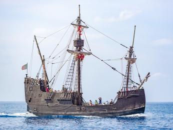 V přístavu ve Funchalu kotví replika Kolumbovy lodi Santa María