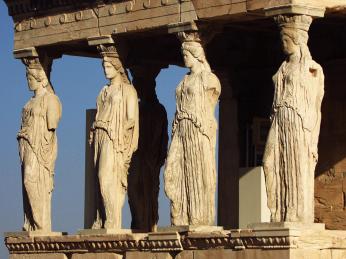 Karyatidy na chrámu Erechteion na Akropoli v Aténách