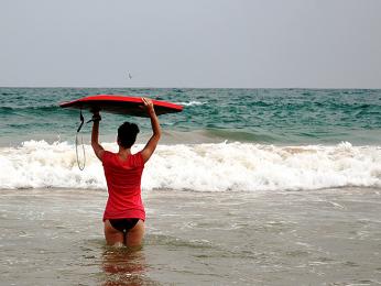 Vlny Indického oceánu jsou vyhledávaným cílem surfařů