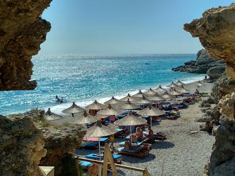 Pláže v okolí vesnice Dhërmi patří k nejvyhlášenějším v celé Albánii