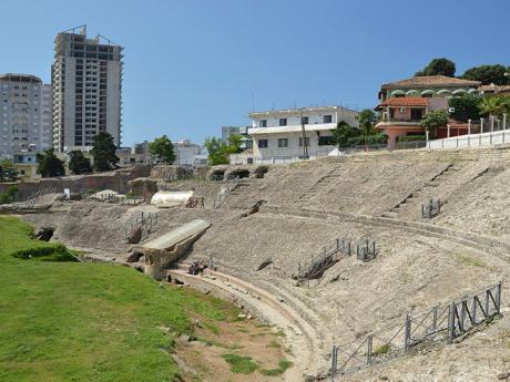Největší římský amfiteátr Balkánu se nalézá ve městě Drač