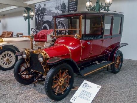 Sbírka automobilů byla schraňována bratry Schlumpfovými po více než třicet let