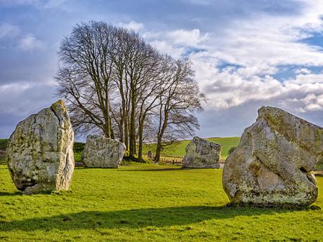 Kolem megalitů v Avebury je možné se volně procházet