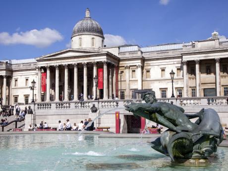 Na severní straně Trafalgar Square se nachází budova Národní galerie